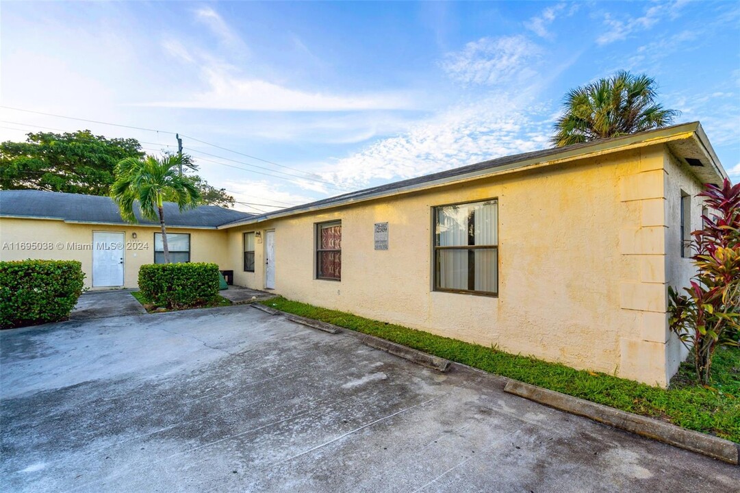 1371 NW 27th Ave in Fort Lauderdale, FL - Building Photo