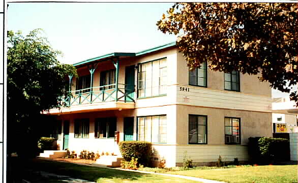 5937 Woodman Ave in Van Nuys, CA - Foto de edificio - Building Photo