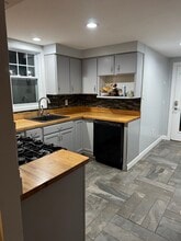 1122 Pawtucket Ave in East Providence, RI - Foto de edificio - Building Photo