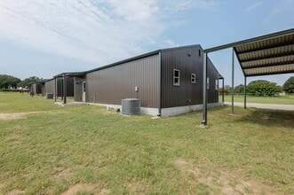 11 Maverick Loop in Lipan, TX - Building Photo - Building Photo