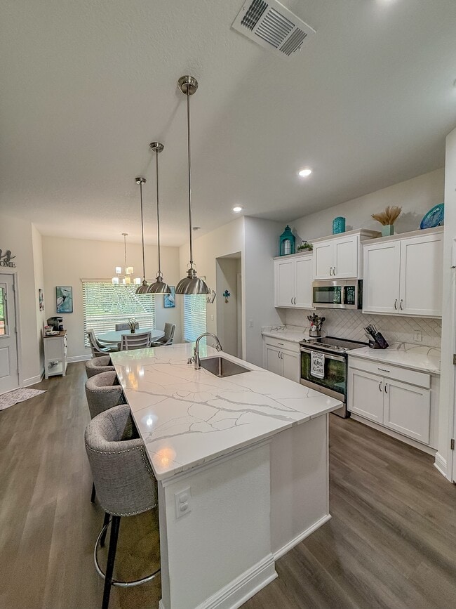property at 2437 Hilton Dr