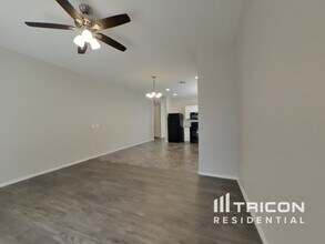15409 W Cameron Dr in Surprise, AZ - Foto de edificio - Building Photo
