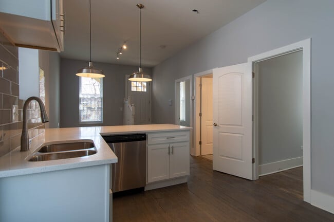 2117 W 18th St, Unit 1R in Chicago, IL - Building Photo - Building Photo