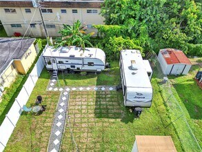 6036 Polk St-Unit -4 in Hollywood, FL - Building Photo - Building Photo