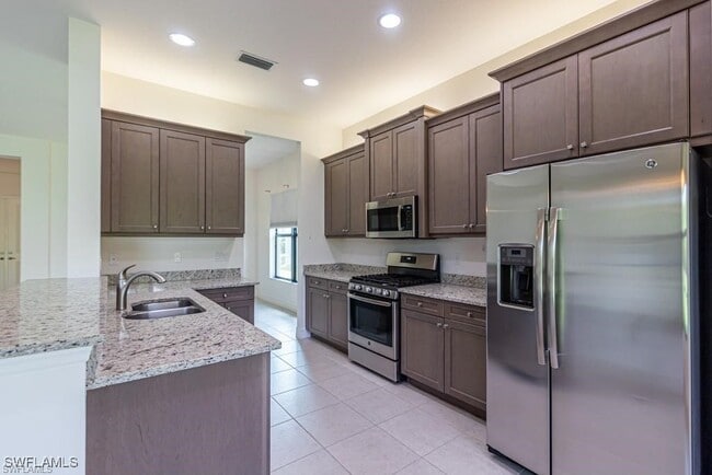 property at 4550 Kensington Cir