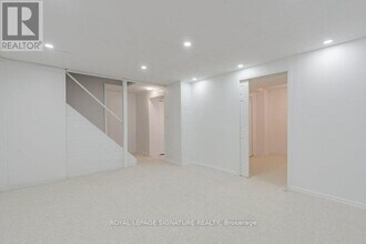 48 Lawndale Crescent in Brampton, ON - Building Photo - Building Photo