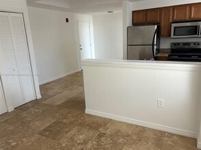 953 SW 10th St in Miami, FL - Foto de edificio - Building Photo