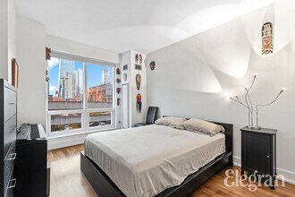 350 W 42nd St in New York, NY - Building Photo - Building Photo