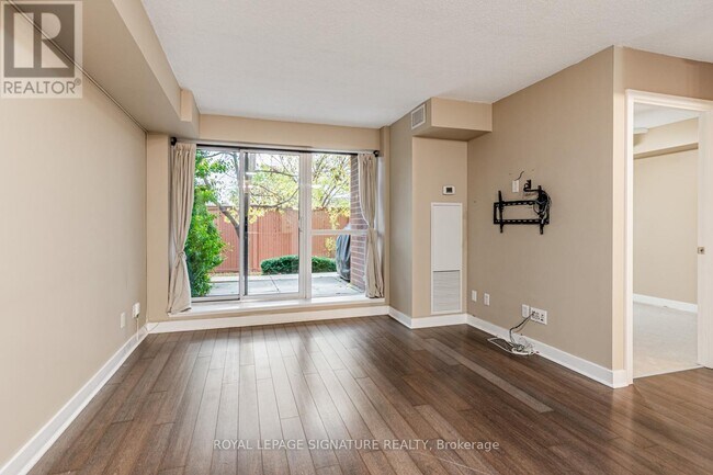 120 Dallimore Cir in Toronto, ON - Building Photo - Building Photo