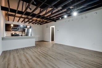 5103 Live Oak St in Dallas, TX - Building Photo - Building Photo