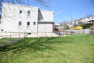 2312 18th st, Unit 2312 1/2 18th Street Left Side in Altoona, PA - Foto de edificio - Building Photo