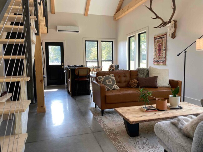 575 Sullens Rd in Campobello, SC - Foto de edificio - Building Photo