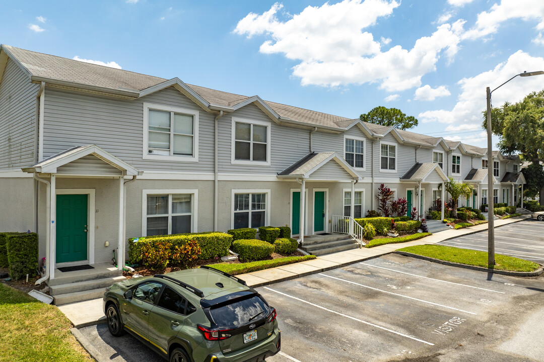 Heritage Lake in Pinellas Park, FL - Building Photo