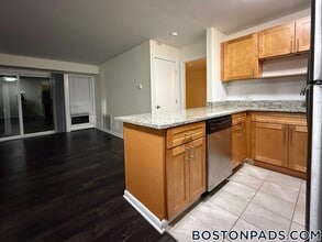 16 Westgate Dr in Woburn, MA - Building Photo - Building Photo