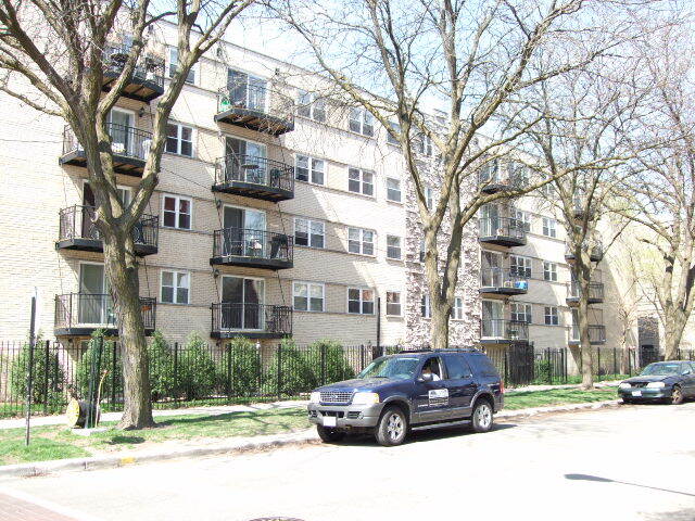 6954 N Greenview Ave in Chicago, IL - Building Photo