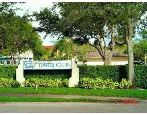 2501 Riverside Dr in Coral Springs, FL - Foto de edificio