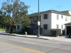 5230 W Olympic Blvd in Los Angeles, CA - Building Photo - Building Photo