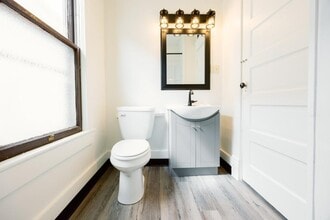 218 1/2 W 7th St in Muscatine, IA - Building Photo - Building Photo