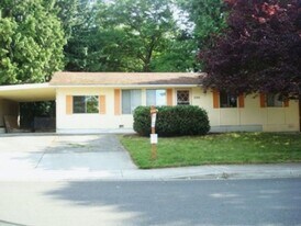 2906 Kenoyer Ct in Bellingham, WA - Building Photo