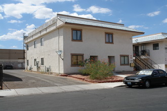 Kari Apartments in Las Vegas, NV - Building Photo - Building Photo