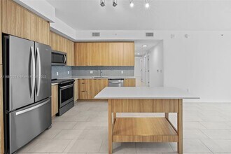 2150 N Bayshore Dr, Unit 0109 in Miami, FL - Building Photo - Building Photo