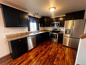 1185 Chinookan Dr in Cascade Locks, OR - Building Photo - Building Photo