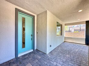 483 Fairview Hills St in Las Vegas, NV - Building Photo - Building Photo