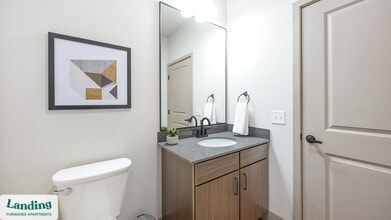 300 E Fremont Pl, Unit 2-301 in Littleton, CO - Foto de edificio - Building Photo