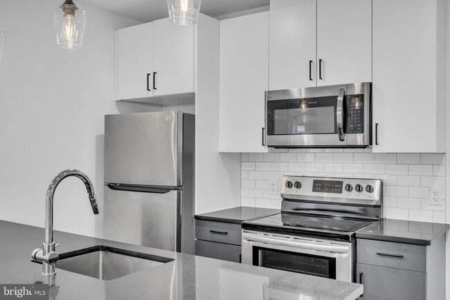 330 Cecil B. Moore Ave in Philadelphia, PA - Building Photo - Building Photo