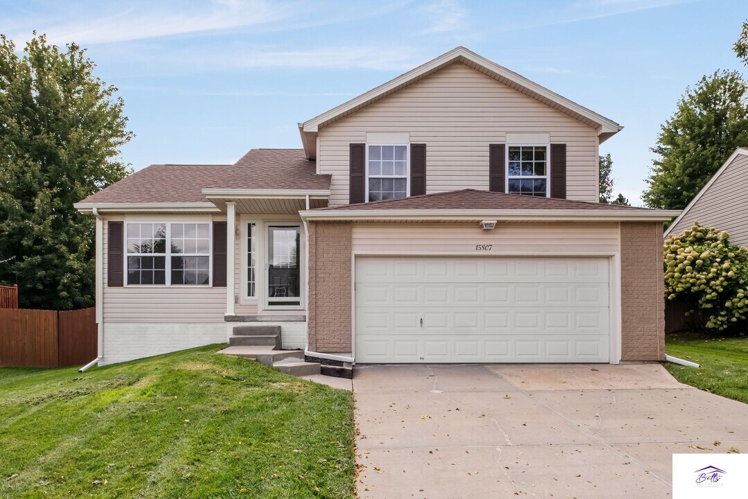 15807 Willow St in Omaha, NE - Building Photo