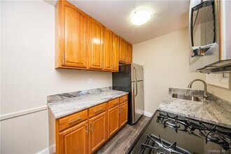 1133 Midland Ave in Yonkers, NY - Foto de edificio - Building Photo