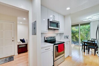 505 Cypress Point Dr in Mountain View, CA - Foto de edificio - Building Photo