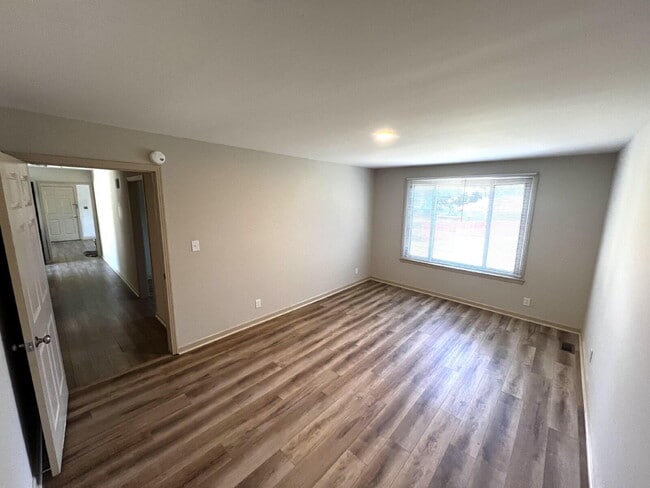property at 307 Buckingham Pl