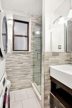 250 Mott St, Unit 13 in New York, NY - Building Photo - Building Photo