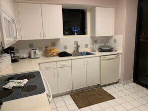 3300 NE 191st St, Unit 1101 in Aventura, FL - Building Photo - Building Photo