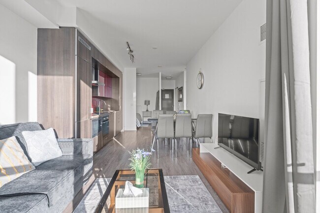 15 John St in Toronto, ON - Building Photo - Building Photo