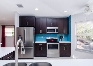 600 Diamond Cir in Naples, FL - Building Photo - Building Photo