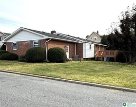 559 Heckman Ave in Nazareth, PA - Building Photo - Building Photo