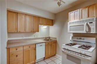2800 Westhill Dr in Austin, TX - Building Photo - Building Photo