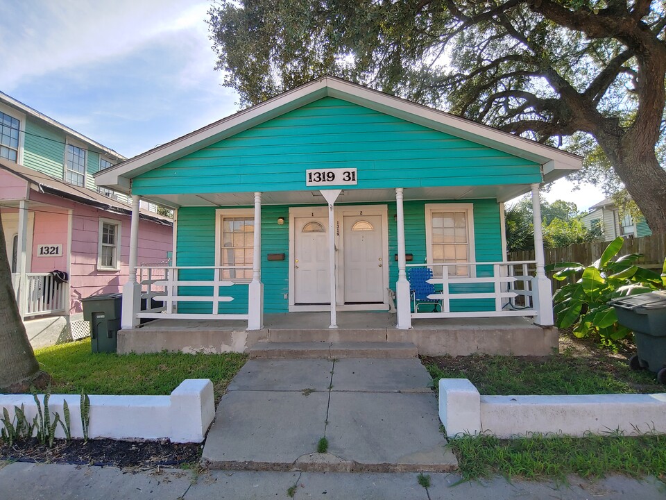 1319 31st St, Unit 1 in Galveston, TX - Foto de edificio