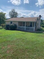5872 Roach Rdg in Earlysville, VA - Building Photo