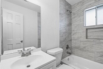 1430 E 32nd 1/2 St in Houston, TX - Building Photo - Building Photo