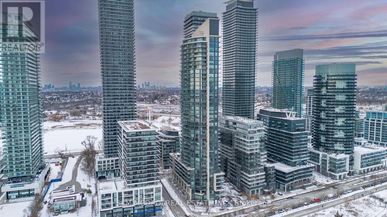 59-359 Annie Craig Dr in Toronto, ON - Building Photo