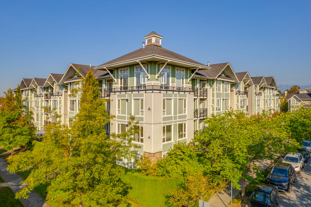 Champlain Gardens in Vancouver, BC - Building Photo