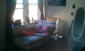 28 Quint Ave in Boston, MA - Building Photo