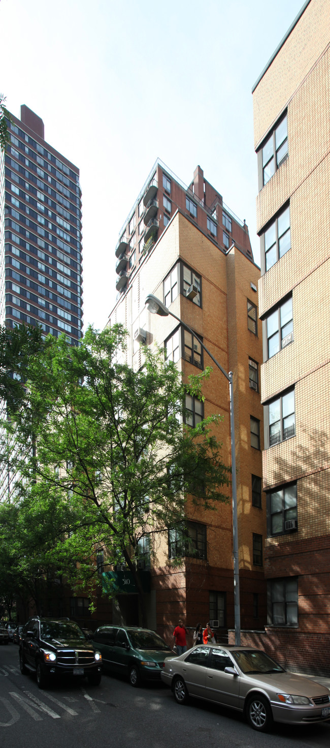 310-322 E 75th St in New York, NY - Building Photo - Building Photo