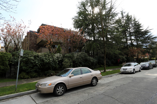 Landmark Shaughnessy in Vancouver, BC - Building Photo - Primary Photo