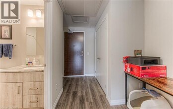 108 Garment St in Kitchener, ON - Building Photo - Building Photo