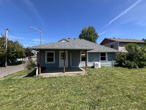 1415 S Park St in Lebanon, OR - Building Photo - Building Photo