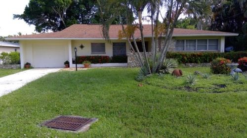 1037 Dolphin Dr in Cape Coral, FL - Foto de edificio